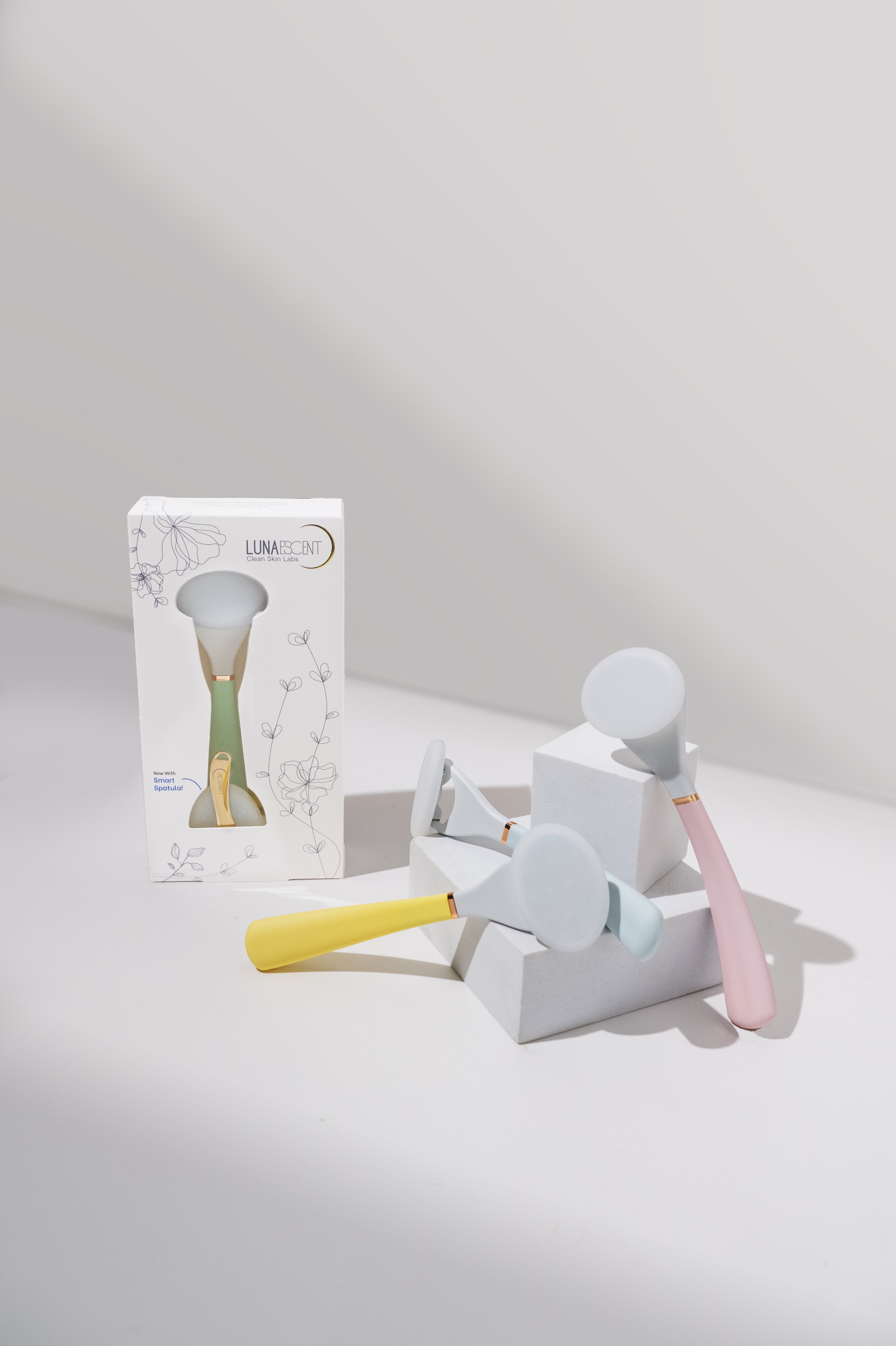 LUNAESCENT Touch-Free Skincare Applicator with Spatula